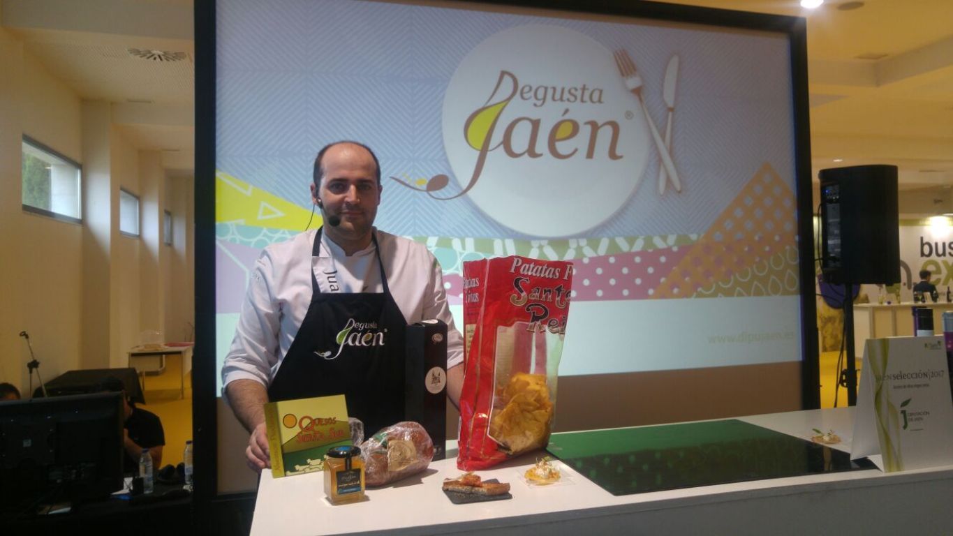 Chefs jienenses realizan un showcooking en Expoliva con productos Degusta Jaén y virgen extra «Jaén Selección 2017»