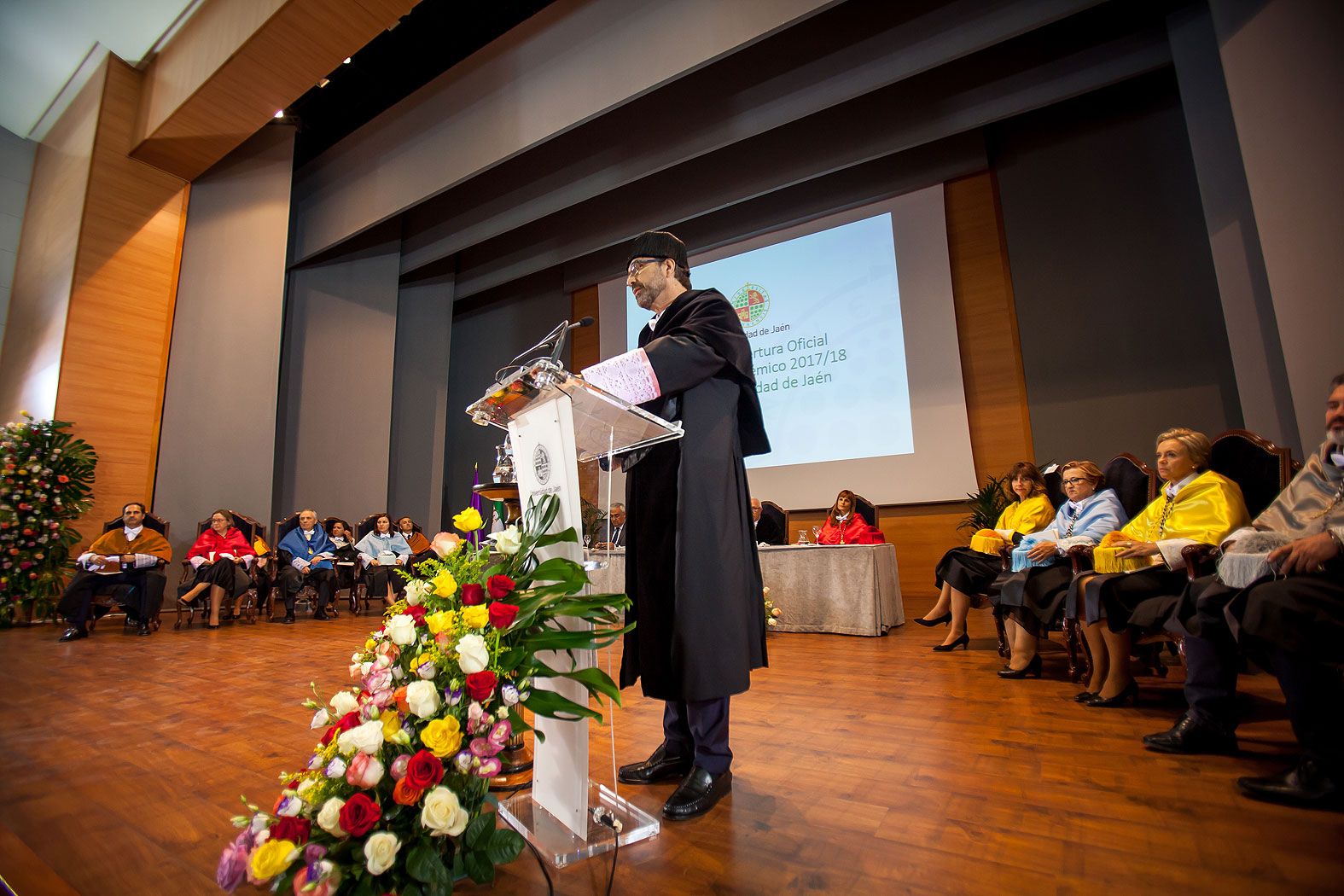 La Universidad de Jaén abre oficialmente un curso «especial» al conmemorar sus bodas de plata