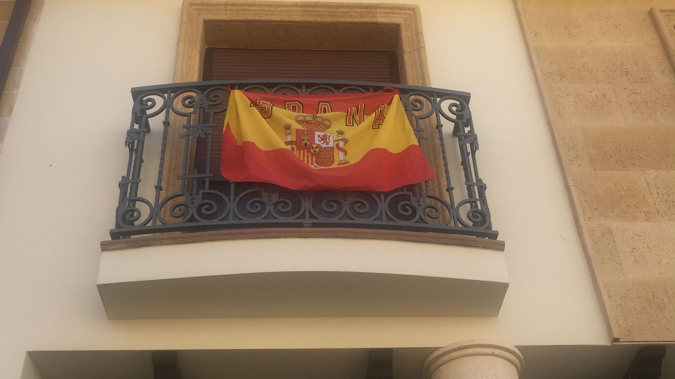 Banderas de España en los balcones de Jaén