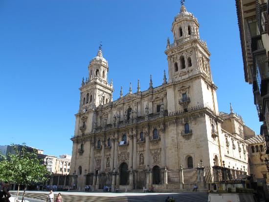 La Universidad de Jaén, volcada con la Catedral