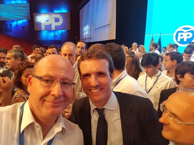 CRÓNICA DEL DÍA: EL PP DE REQUENA PINTA MENOS QUE JACINTO EN SU BODA