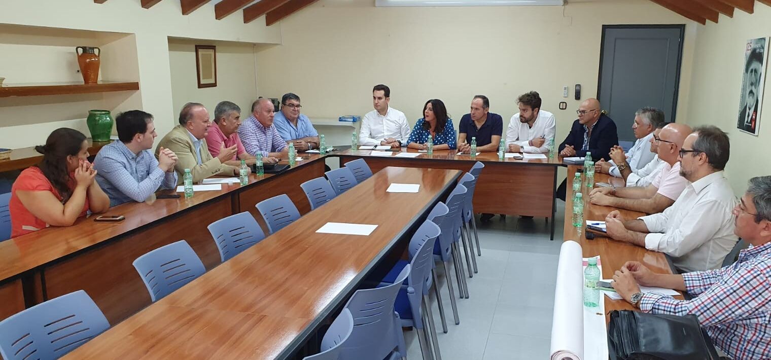 CRÓNICA DEL DÍA: POR LA CÁMARA Y LA UNIDAD EMPRESARIAL, ENVIDIA SANA DEL EJEMPLO DE GRANADA