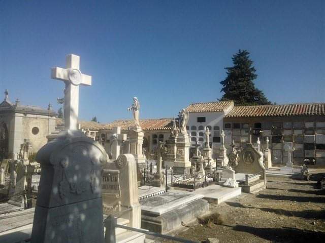 TODOS LOS SANTOS EN JAÉN: “¡DIOS MÍO, QUE SOLOS SE QUEDAN LOS MUERTOS!”