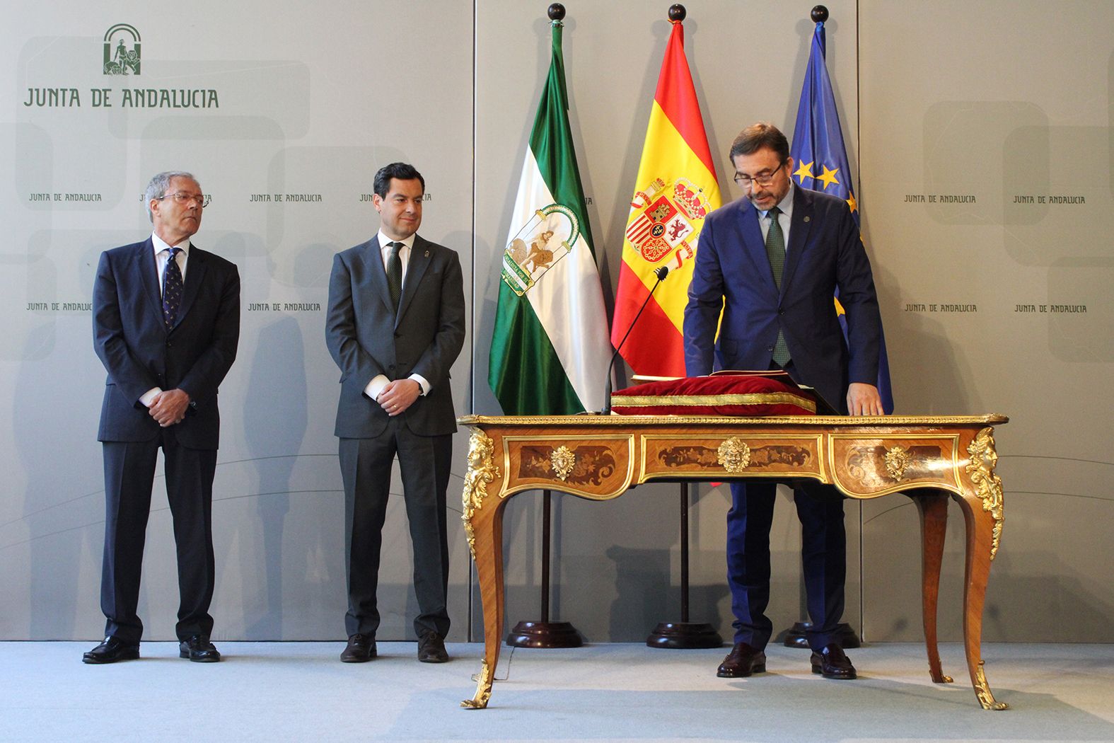 CRÓNICAS DE CANÍCULA: LA UNIVERSIDAD DE JAÉN, EL TIJERETAZO DE LA JUNTA Y LA CARTA DEL RECTOR