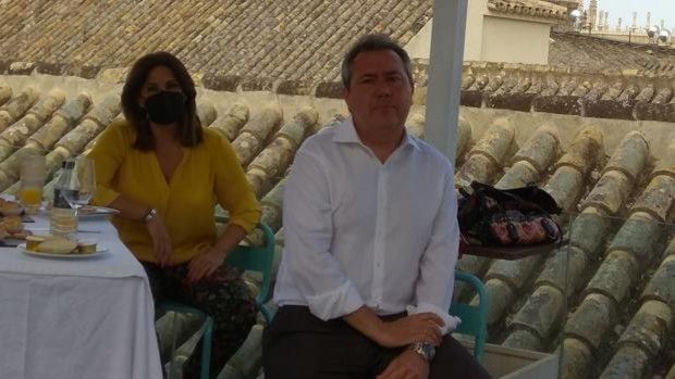 CRÓNICA DEL DÍA: EL PSOE DE JAÉN APOYA A JUAN ESPADAS Y REPITE COMO TERRITORIO AMIGO DEL NUEVO LÍDER