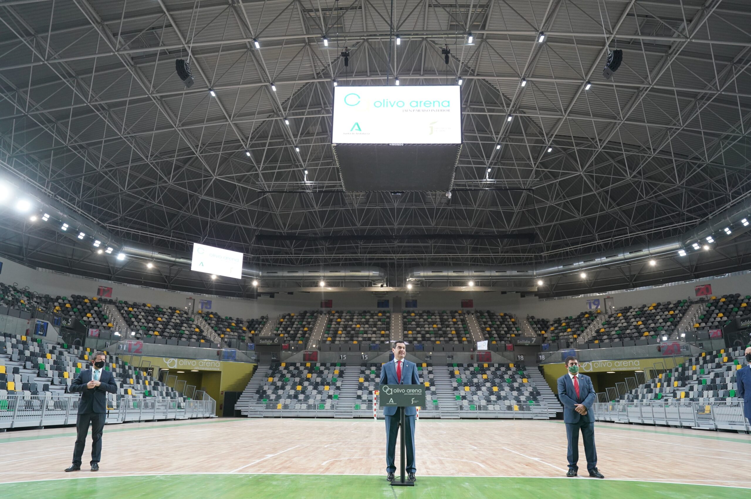 CRÓNICAS DE CANÍCULA: EL “OLIVO ARENA”, MODELO DE COLABORACIÓN INSTITUCIONAL, PERO EL SELLO Y LA MEDALLA SON DE “TODO JAÉN”