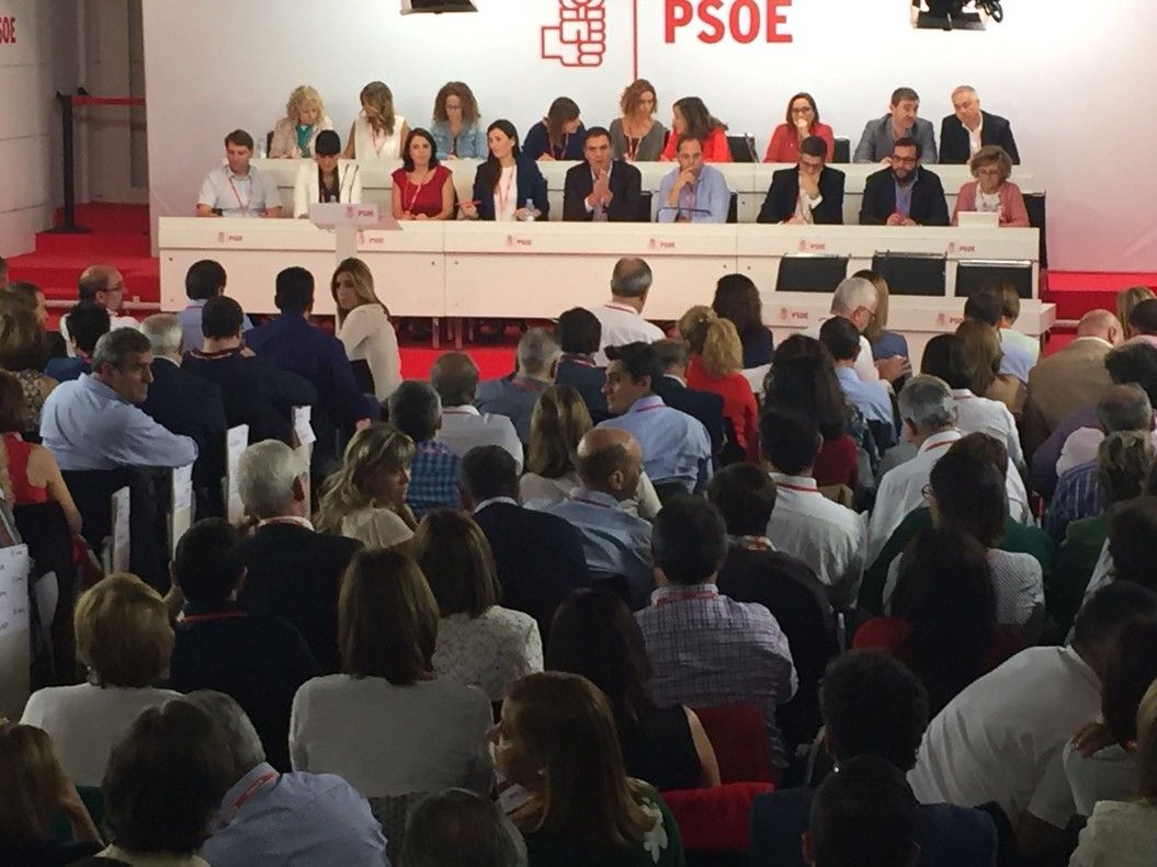 El espectáculo del PSOE termina en dimisión