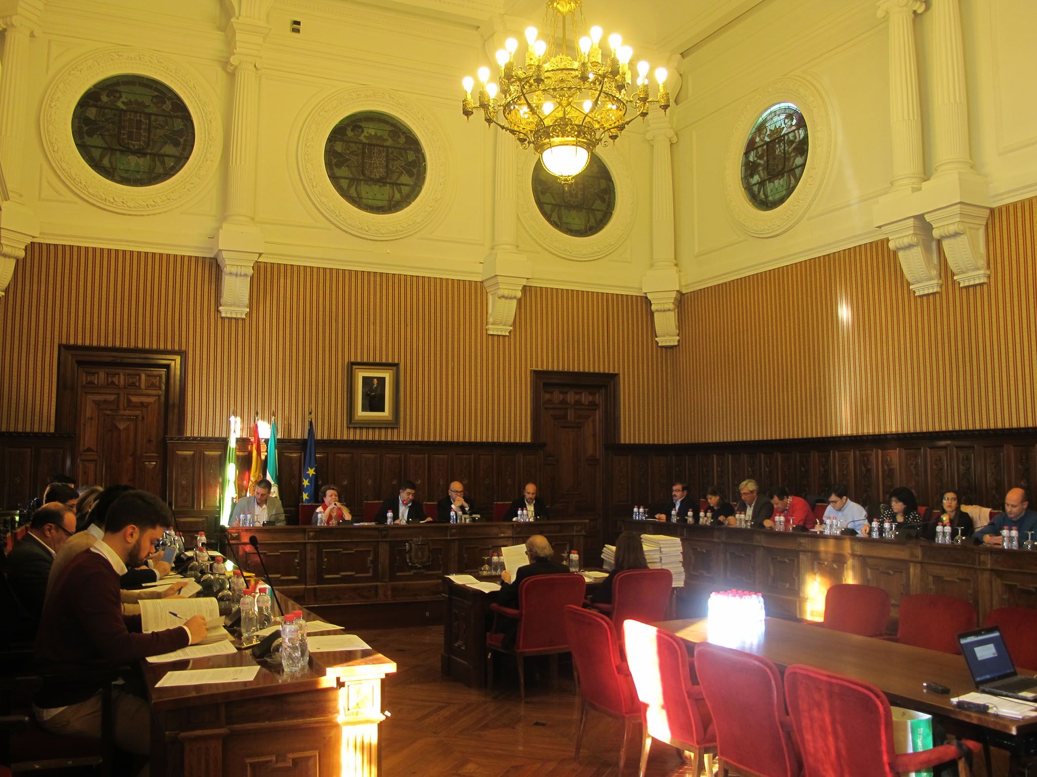 Diputación: con Miguel Hernández y con la Cámara de Comercio