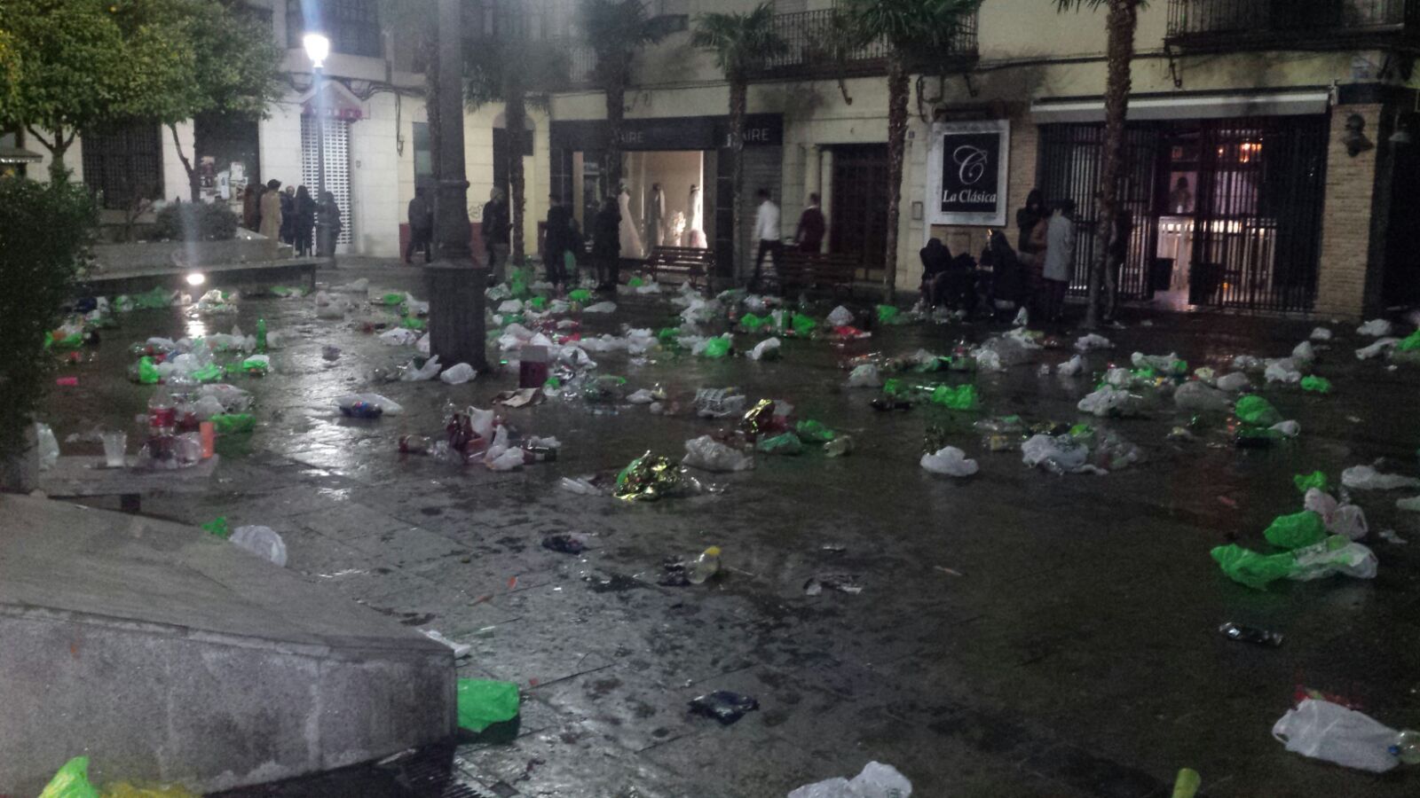 La Policía Local identifica al presunto autor de hechos vandálicos en Plaza de San Ildefonso