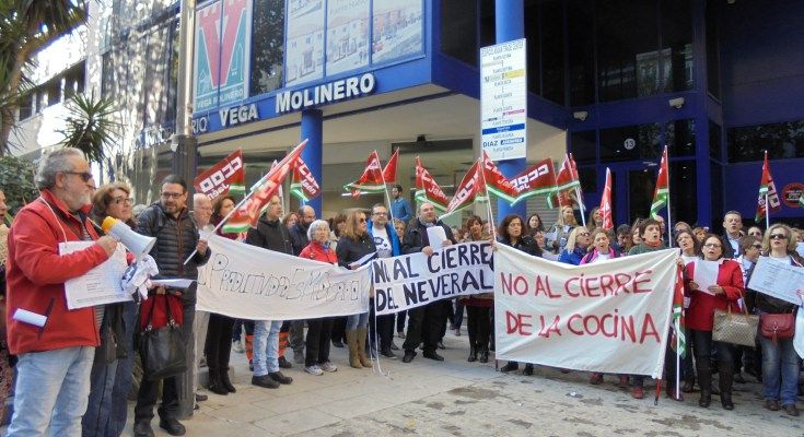 La «Marea del cucharón» mantiene sus protestas por el cierre de la cocina del Neveral ante el silencio de Salud