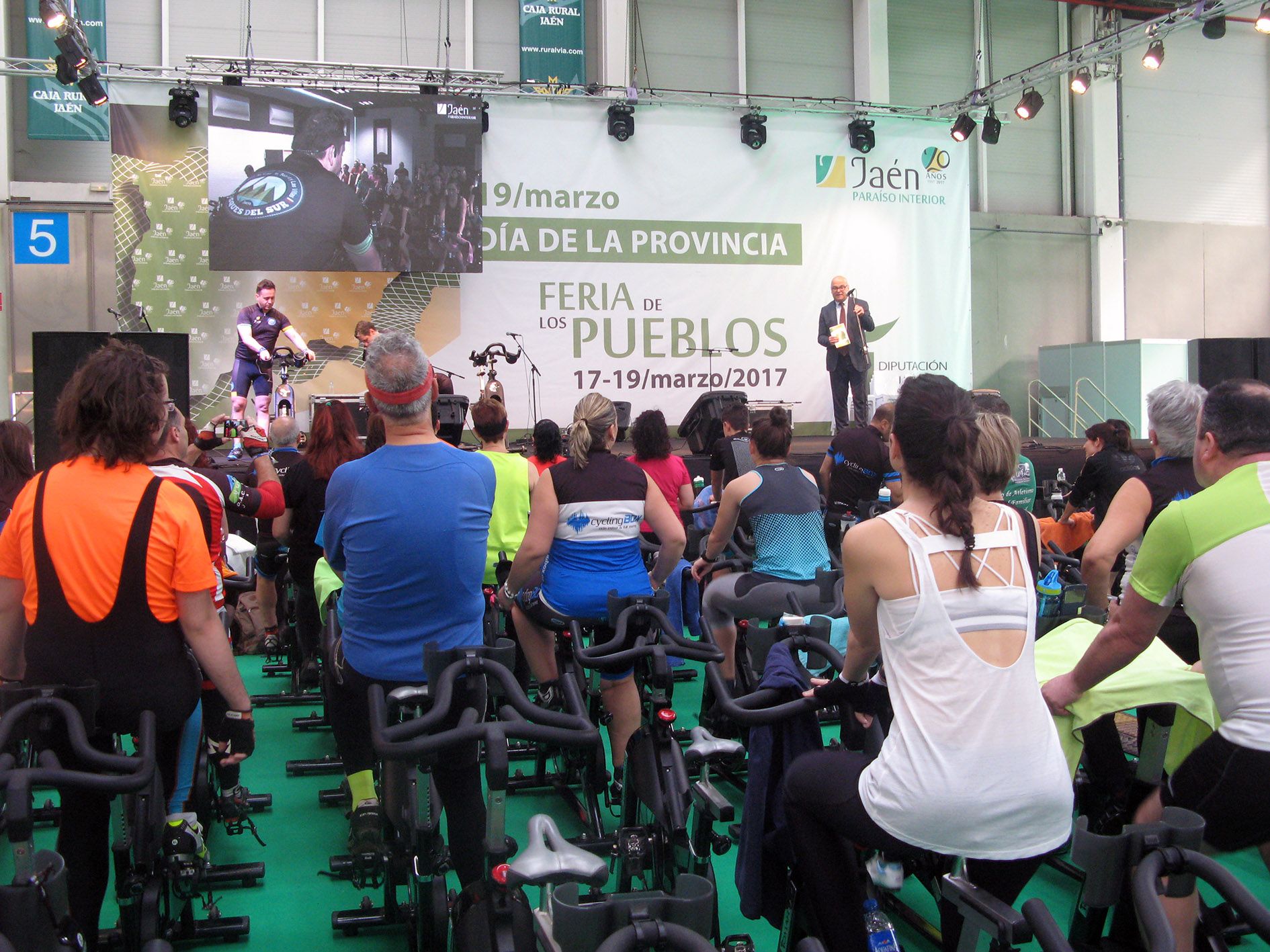 La IV Feria de los Pueblos se convierte en escaparate de la actividad de cerca de 140 empresas