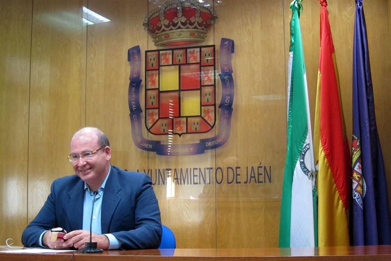 El alcalde anuncia que llevará a pleno una propuesta para iniciar estudios en la zona arqueológica de Marroquíes Bajos