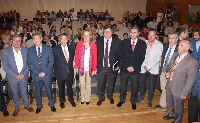 DIÁLOGOS EXPOLIVA: La Junta anima al sector oleícola a aprovechar las «circunstancias únicas» de la campaña para reforzar su liderazgo