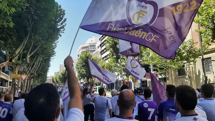 El Real Jaén sí tiene quien le defienda… en la calle