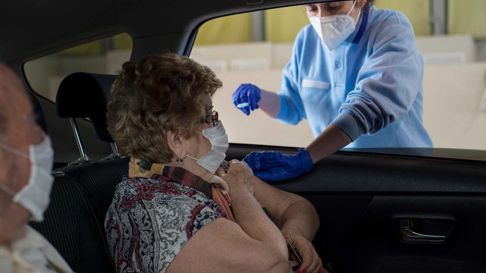 CRÓNICA DEL DÍA: SEAMOS JUSTOS, EL ÉXITO DE LAS VACUNAS HA SIDO GRACIAS A LOS SANITARIOS