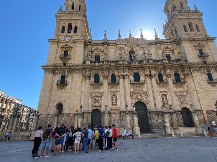 El PIB más bajo de Andalucía, se recupera la actividad hotelera, Reyes quiere repetir…y vuelve Villamandos