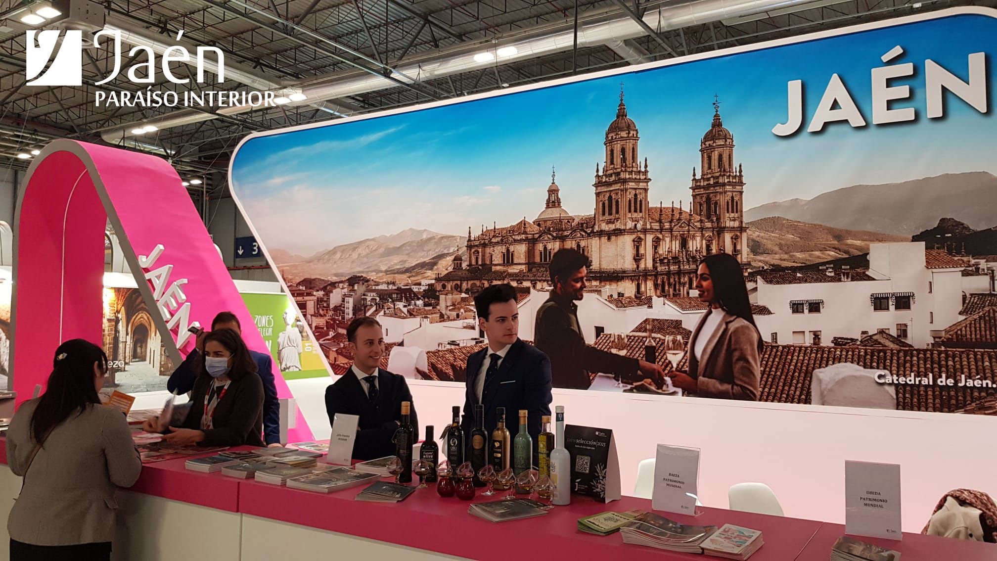 Menos población, el día que Agustín González sea él mismo, comidilla política en Baeza…y Fitur, el gran escaparate y la feria de las vanidades