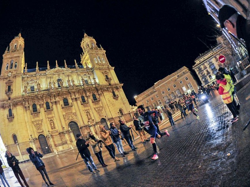 “A las ciudades se las conoce, como a las personas, en el andar”