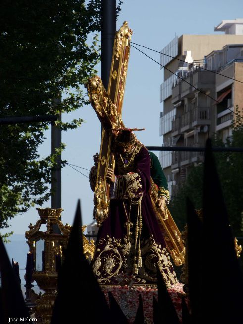 A la forma de Paredes: De siete cruces y un Nazareno