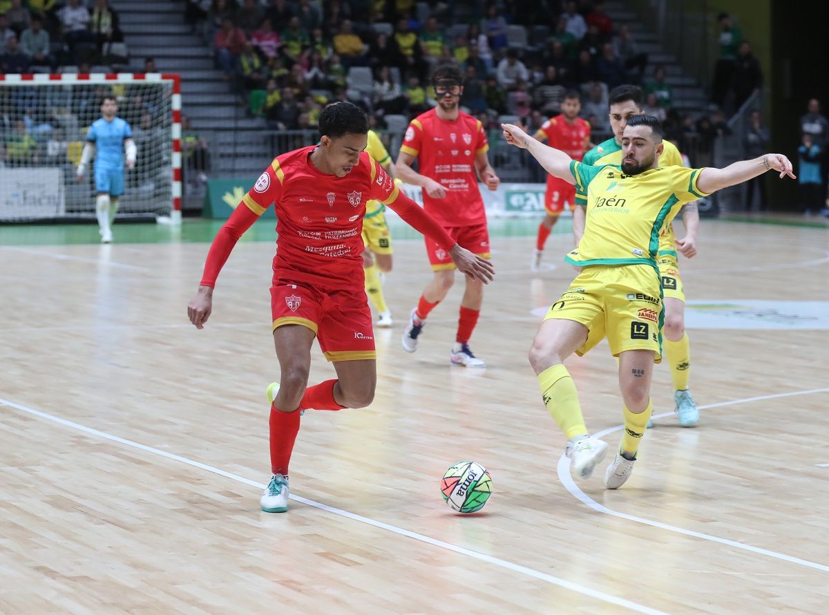 Córdoba se lleva el derbi andaluz en el Olivo Arena (4-6)