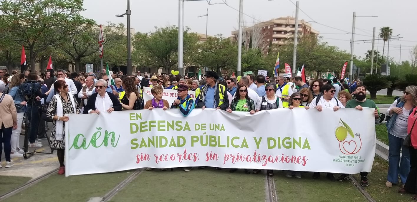 Sobre trenes, Marea Blanca, y campaña “por tierra, mar y aire”