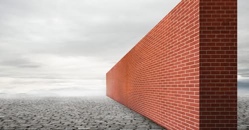 “Si te encuentras con un muro, no te des la vuelta o te rindas. Averigua cómo escalarlo, atravesarlo o rodearlo”
