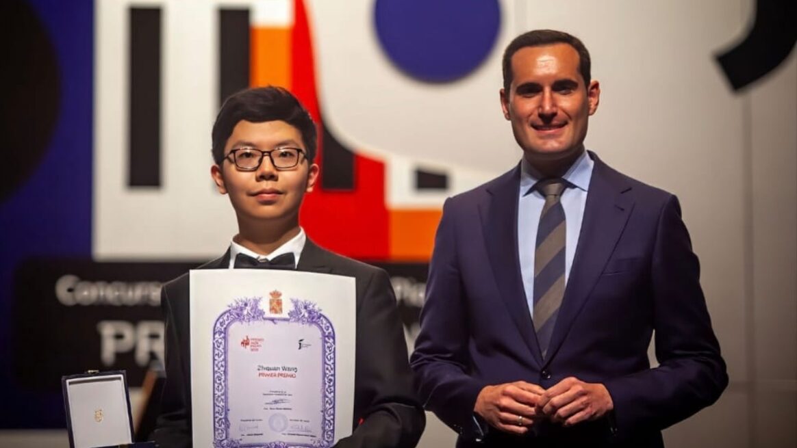 ‘Ojito’ con el Premio Jaén de Piano, sobre el desierto eléctrico, el debate televisado…y a la espera del ‘Habemus papam’