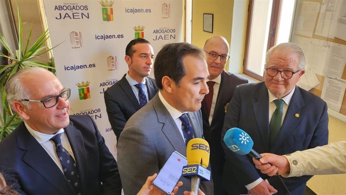 Esa Ciudad de la Justicia que lleva esperando 35 años, al estilo Jaén; la sociedad civil se rearma con la Unión Profesional (UPJ)…y el Himno a Jaén