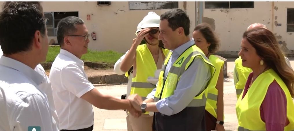 Juanma Moreno anima la inversión china, casi la mitad de pueblos en la Red UJA…y la amenaza de arrancar olivos