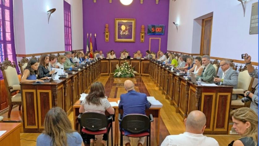 El pleno municipal se contagia del debate nacional a costa de asuntos locales de calado…y la era Sánchez llega a su fin