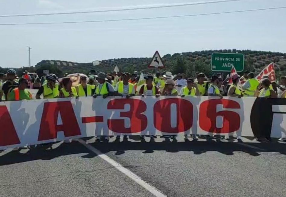 Armados de paciencia: La A-306, el hotelazo, la zona azul y el tren-autobús