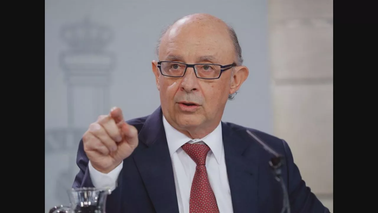 Éramos pocos…y llega Montoro; el tren a Sevilla, un vergonzoso horno sin aire acondicionado… y sin inmigrantes, ¿quién recoge la aceituna?