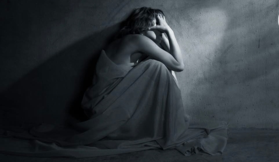 ¿No comprendes que esta mañana tengo el corazón hecho pedazos, y afuera todo es gris?”