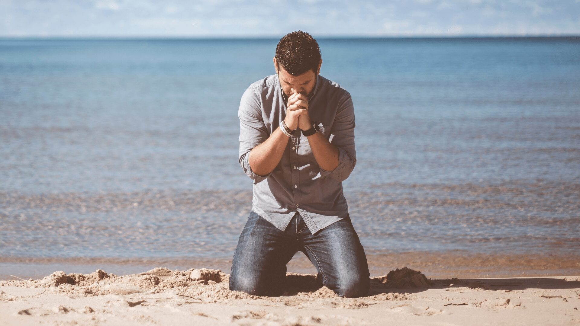 “El hombre crece cuando se arrodilla”