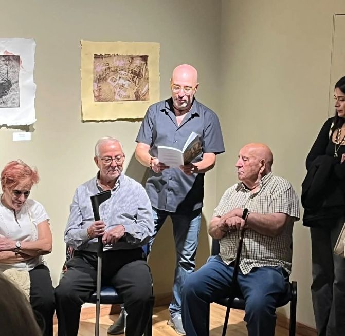 A la forma de Paredes: La normalización de la poesía