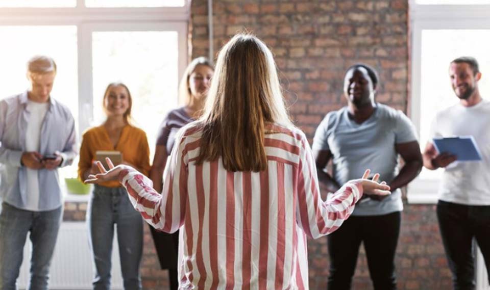 “Un líder es alguien que conoce el camino, recorre el camino y muestra el camino”