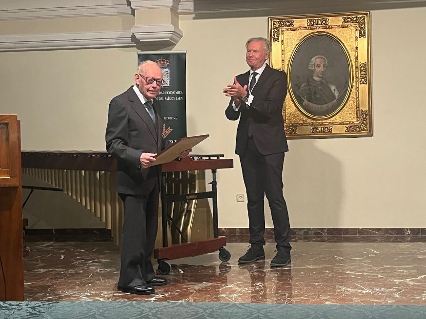 El centenario arquitecto Luis Berges, genio y figura, deslumbra en La Económica: a tal señor, tal honor