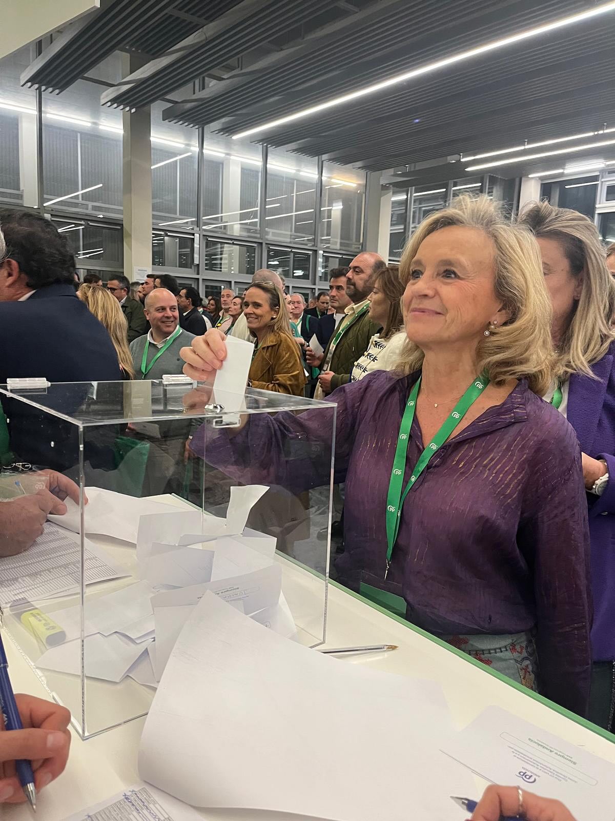 Nadie en el congreso del PP supo del futuro político de María Luisa del Moral…y el regalo de Sara García Alonso en la UJA