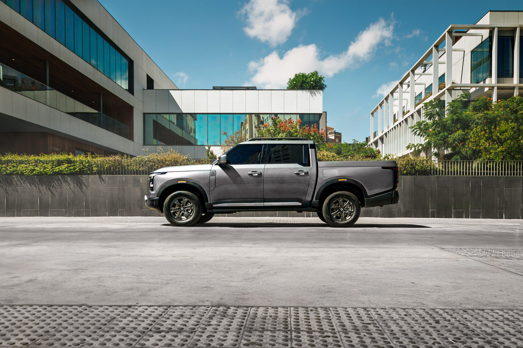 Un día para sacar de paseo la reivindicación, Juanma Moreno en el feudo de Linares…y viva el ambiente navideño