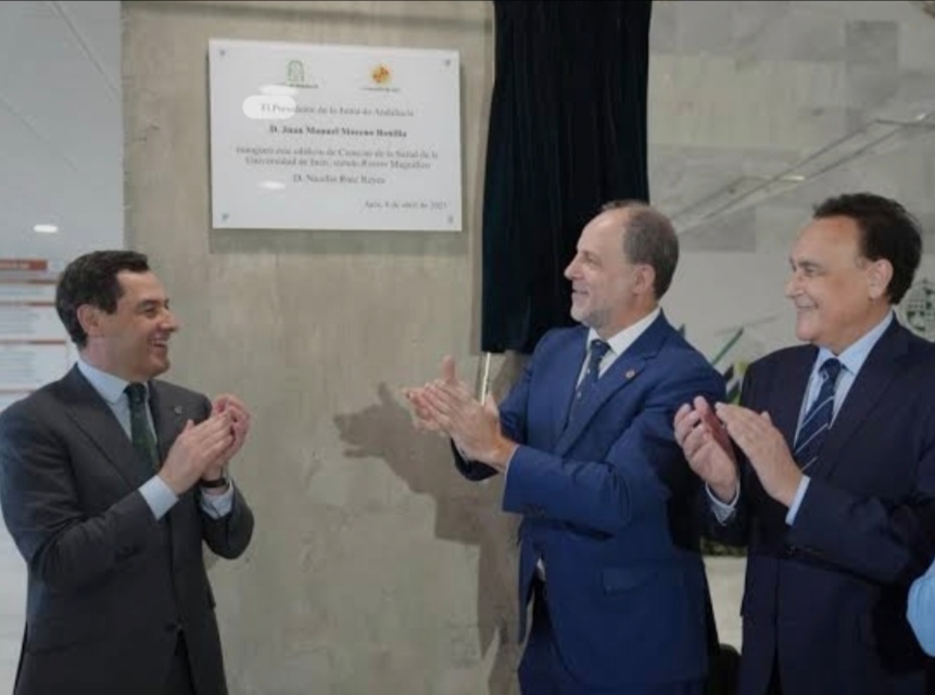 La Junta hostiga a la universidad pública y además la tiene tomada con la UJA