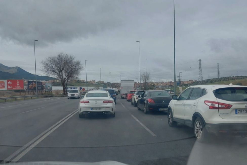 ¿Qué pretende la Junta con la UJA?, la refriega política, Alsa y el tranvía…aceituneros por todos los caminos