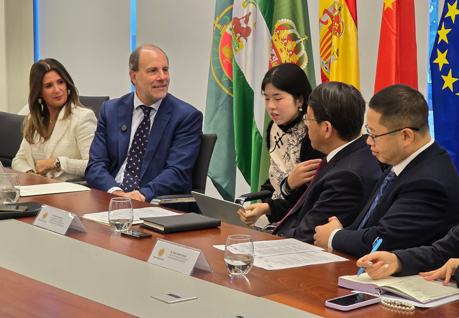 De espaldas a la Catedral, nuestra eterna lista de espera, ¿cómo tan severos con Jaén y tan flexibles con Cataluña?…y esta es la UJA que queremos