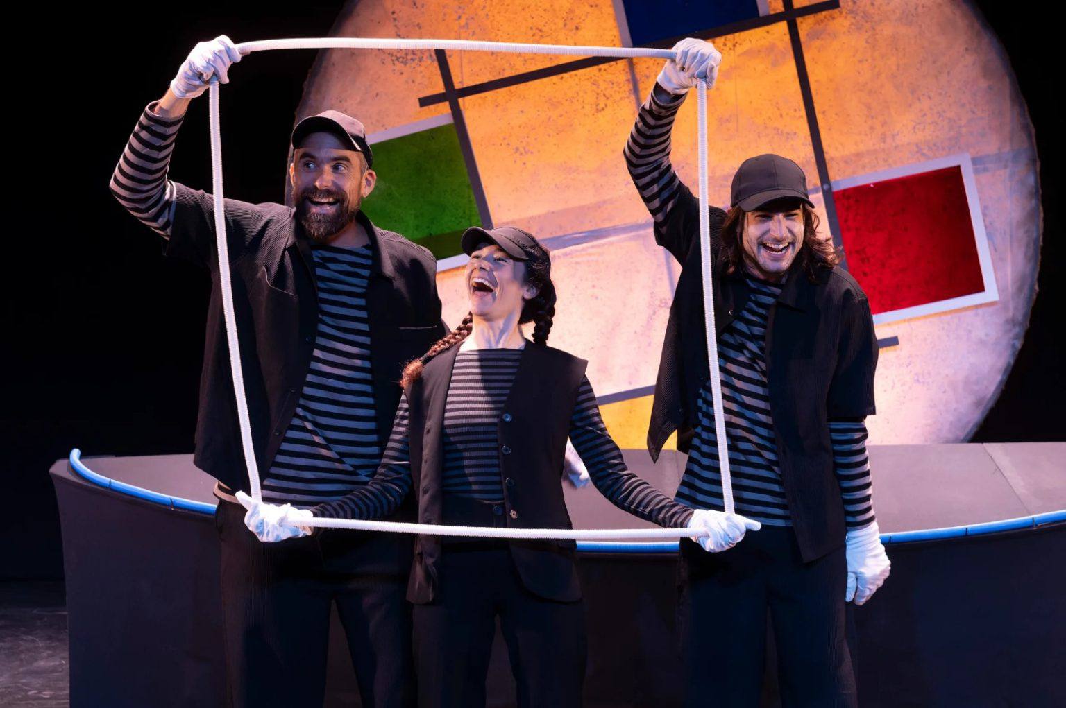 “El teatro es poesía que sale del libro para hacerse humana”