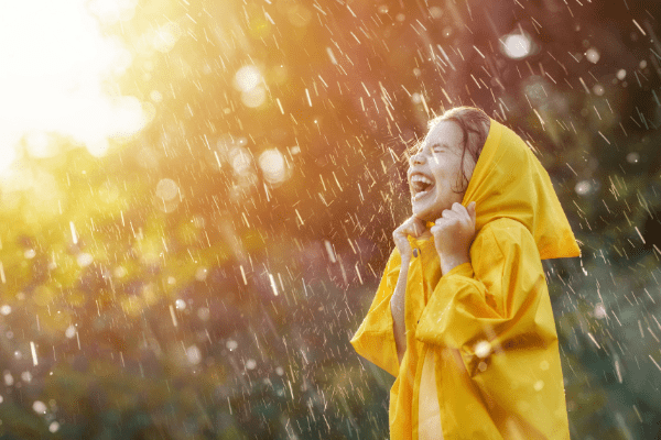 “La vida no va de esperar a que pase esta tempestad. Va de aprender a bailar bajo la lluvia”