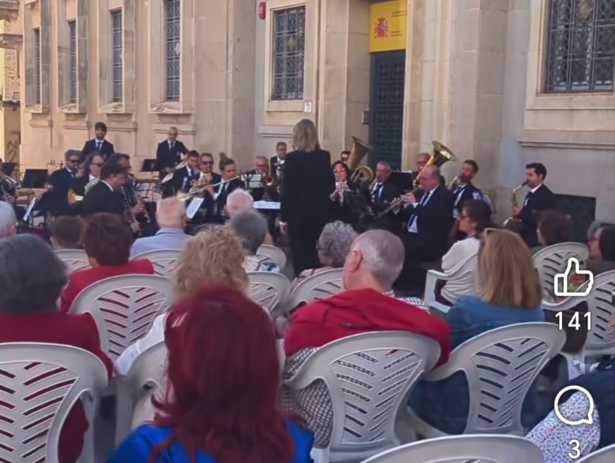 A la forma de Paredes: ¡Música!