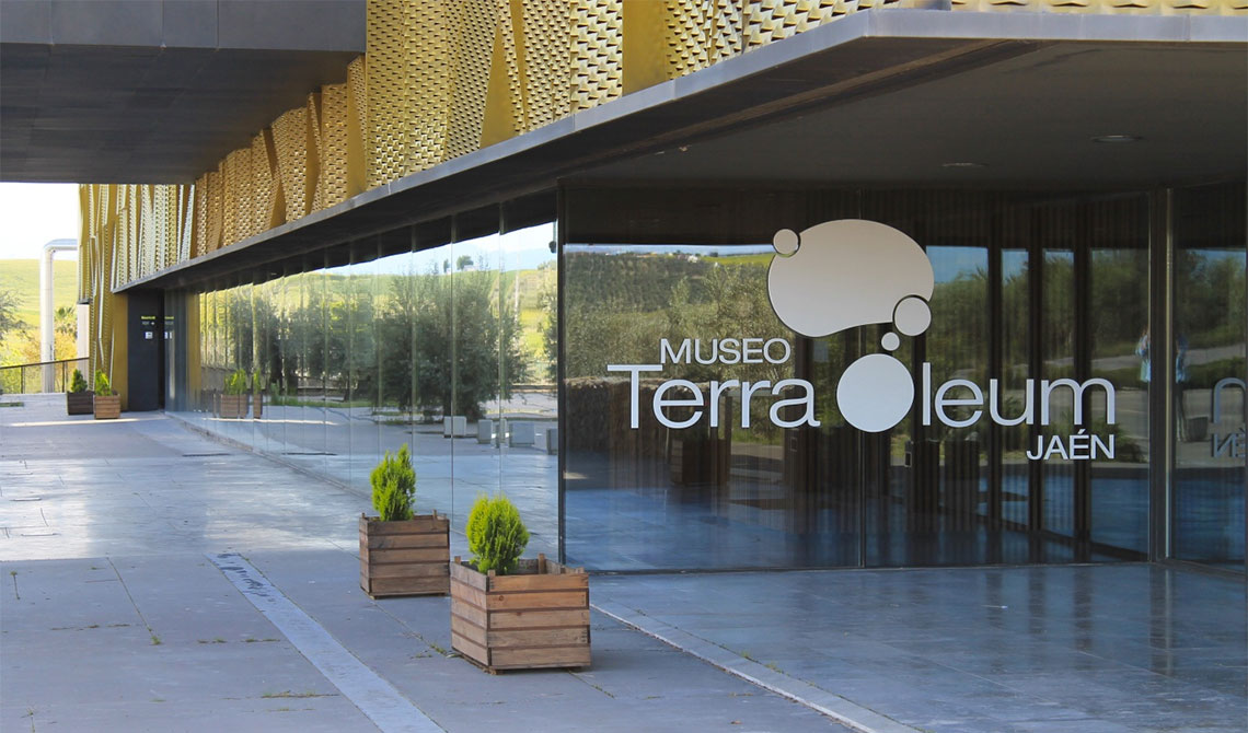Parlamento: “Por sus obras los conoceréis”, Latorre premia a Pilar Parra, S.E. Pedrito sigue en el olimpo…Museo Terra Oleum: Jaén siempre pierde