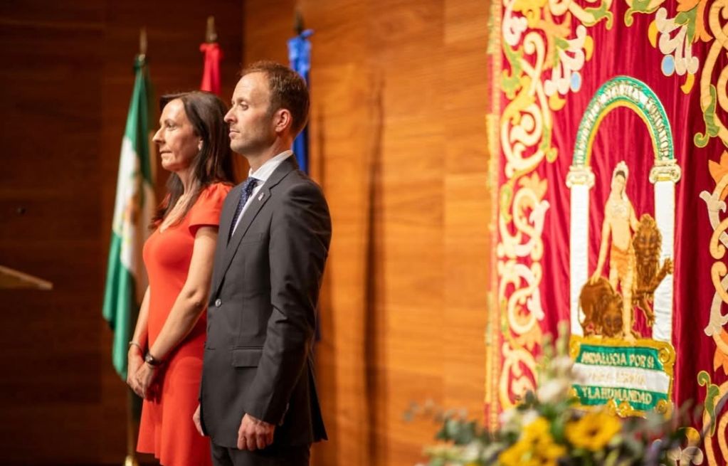A Erik Domínguez se le acumula el trabajo, el adiós de Agustín González, el futuro viaje en tren a Madrid…y el verano de “nuestros vecinos del sur”