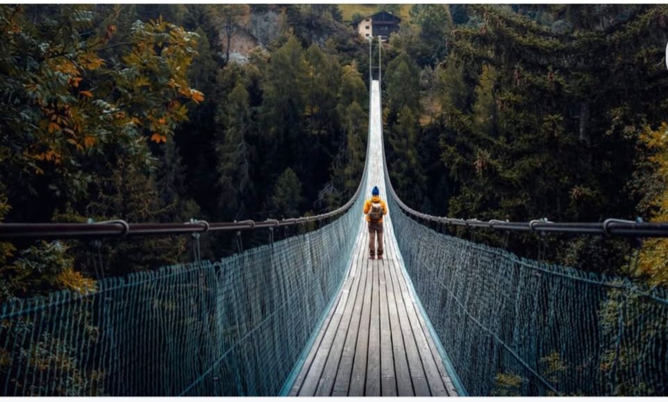 El orgullo construye muros, en tanto que la humildad construye puentes